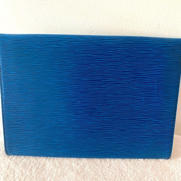 Authentic Louis Vuitton Epi Jena Blue Clutch - Picture 2 of 9